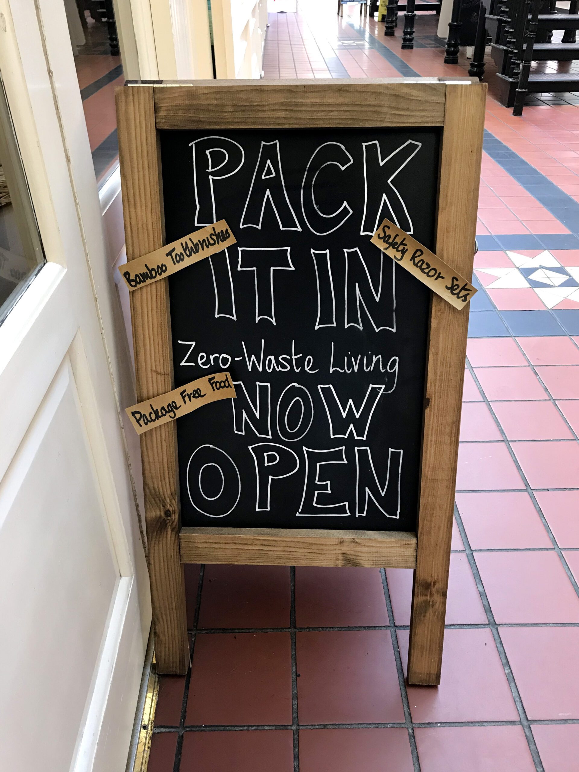 pack-it-in-shop-sign